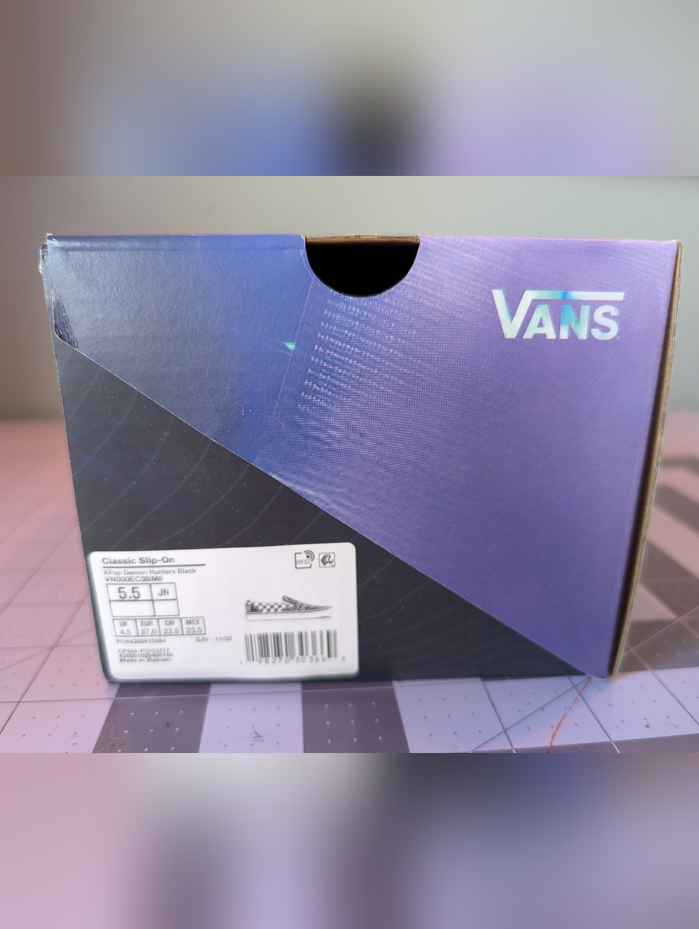 Vans X Kpop Demon Hunters Black Derpy & Sussie Classic Slip Ons Big Kid 5.5 NIB - Picture 2 of 3